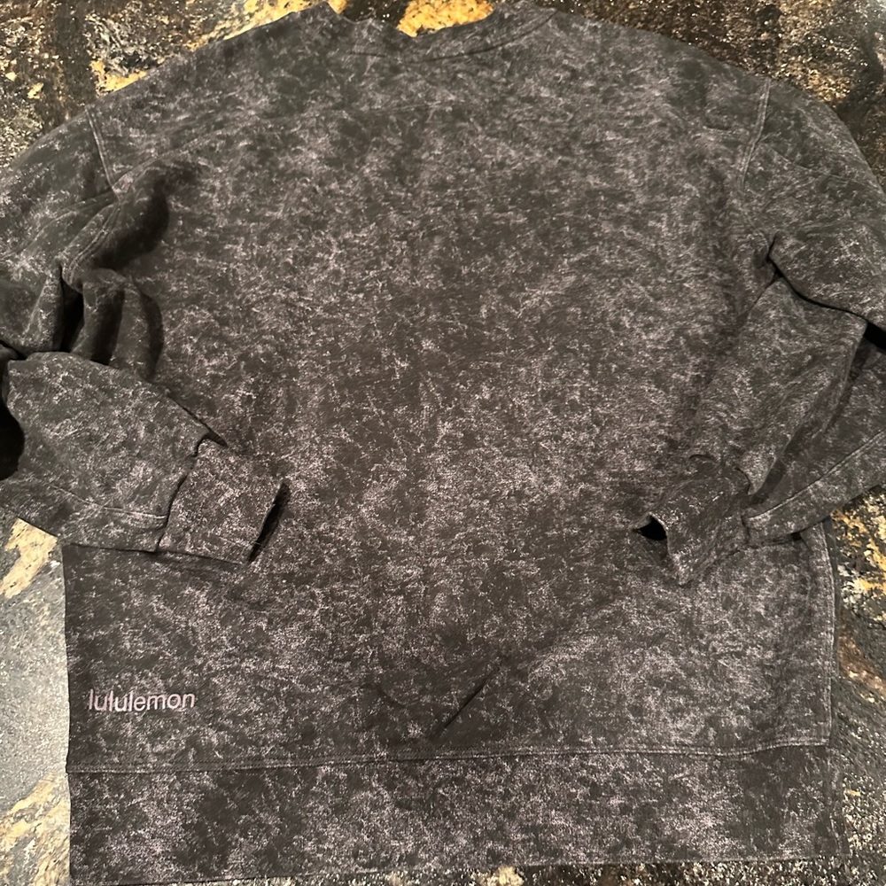 Lululemon sweatshirt